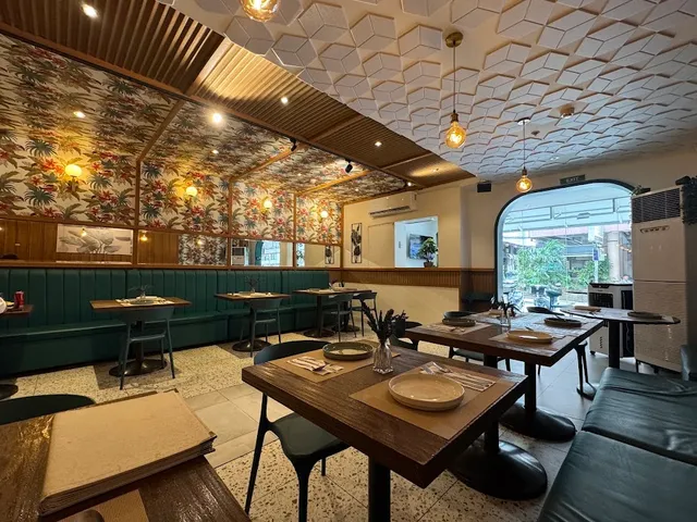 Finkels Makati in Poblacion